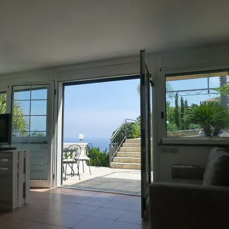 Bella Vista Hotel *
